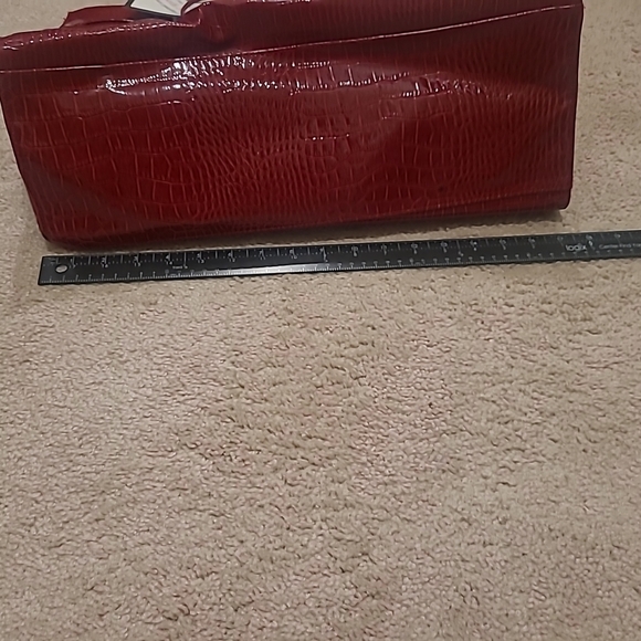 Elizabeth Arden Oversized Red Alligator Skin Faux Tote - Picture 5 of 15